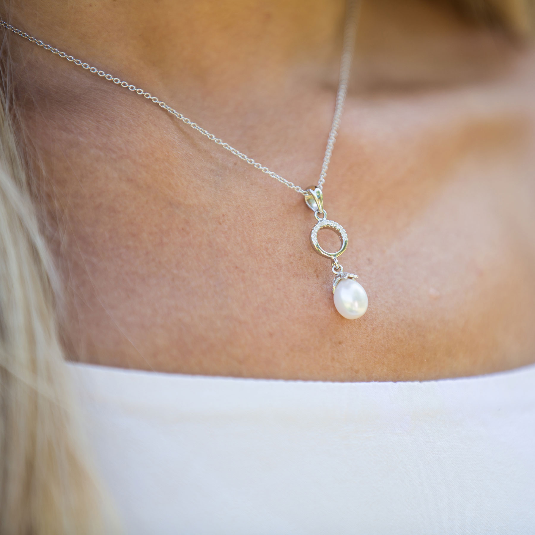 Isla White Pearl Necklace With Paperclip Chain - Silver - Oak & Luna