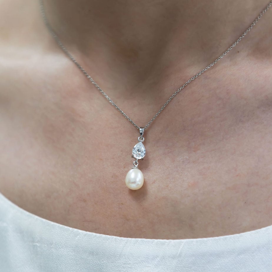 Teardrop cubic zirconia and drop pearl necklace