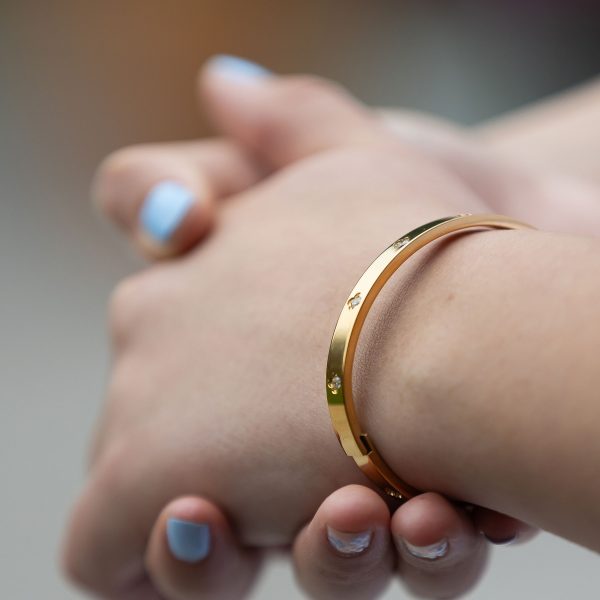 Gold clover bangle with sparkle - Image 2