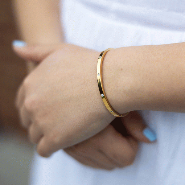 Gold bangle with a touch of sparkle