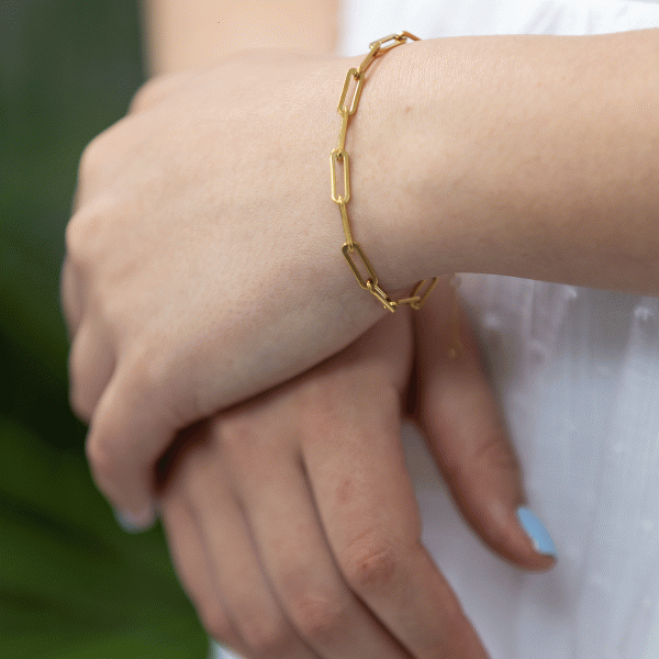 Gold paperclip chain bracelet