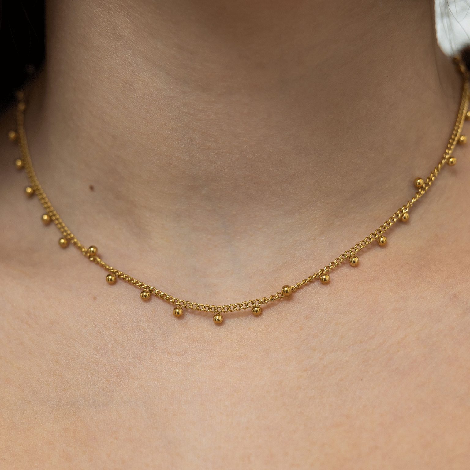 Short bobble necklace