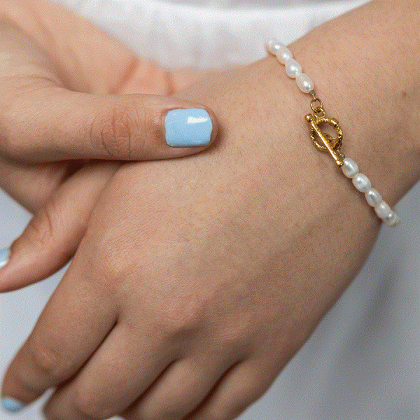 White pearl bracelet with t-bar