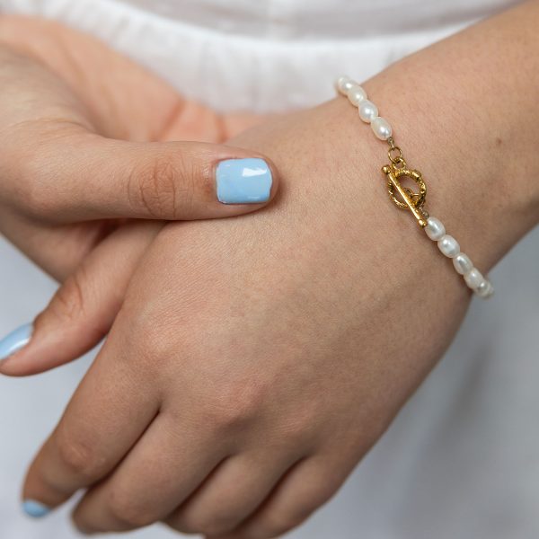 White pearl bracelet with t-bar
