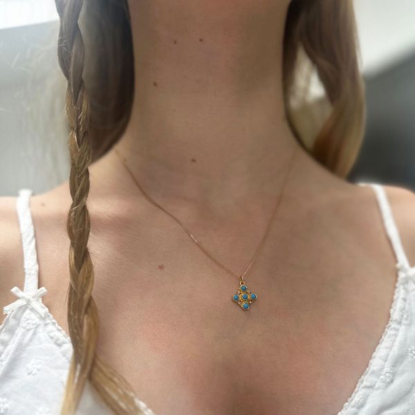 Turquoise and mini pearls necklace