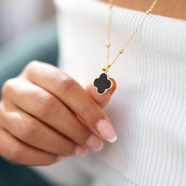 Black onyx clover necklace