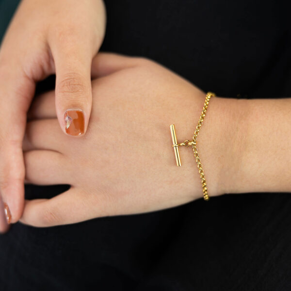 T-bar and belcher chain bracelet