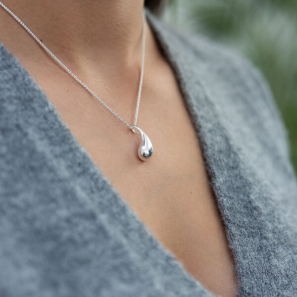 Silver raindrop necklace