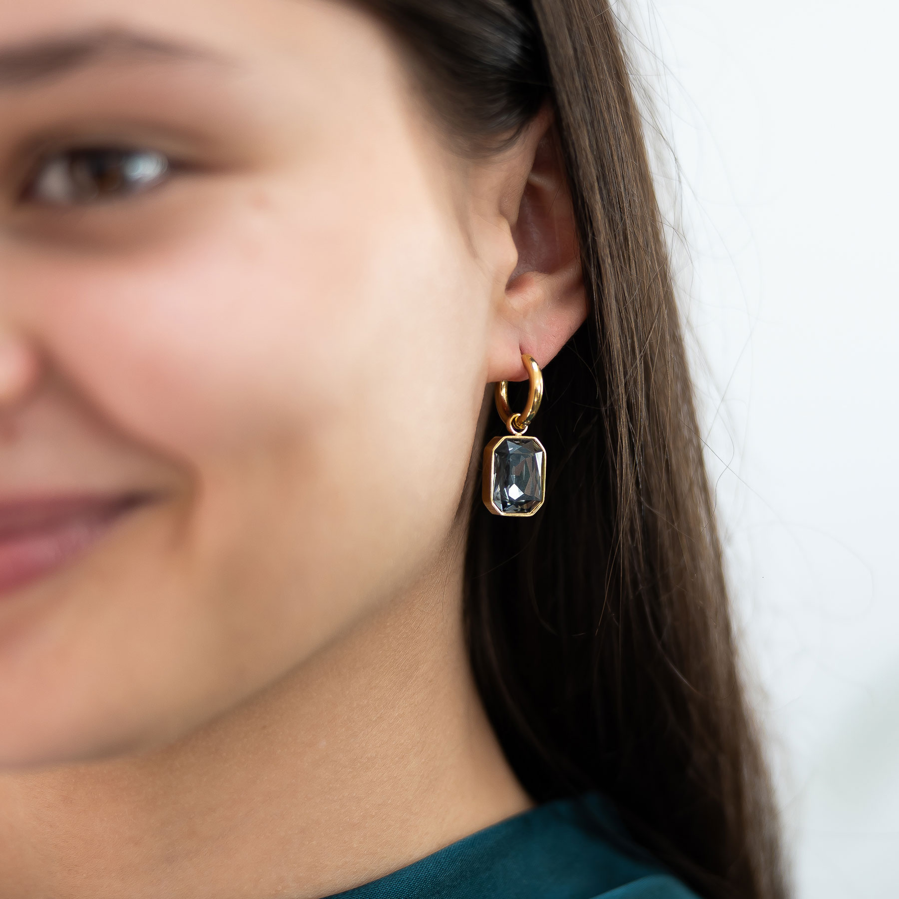 Pendant hoop earrings in grey