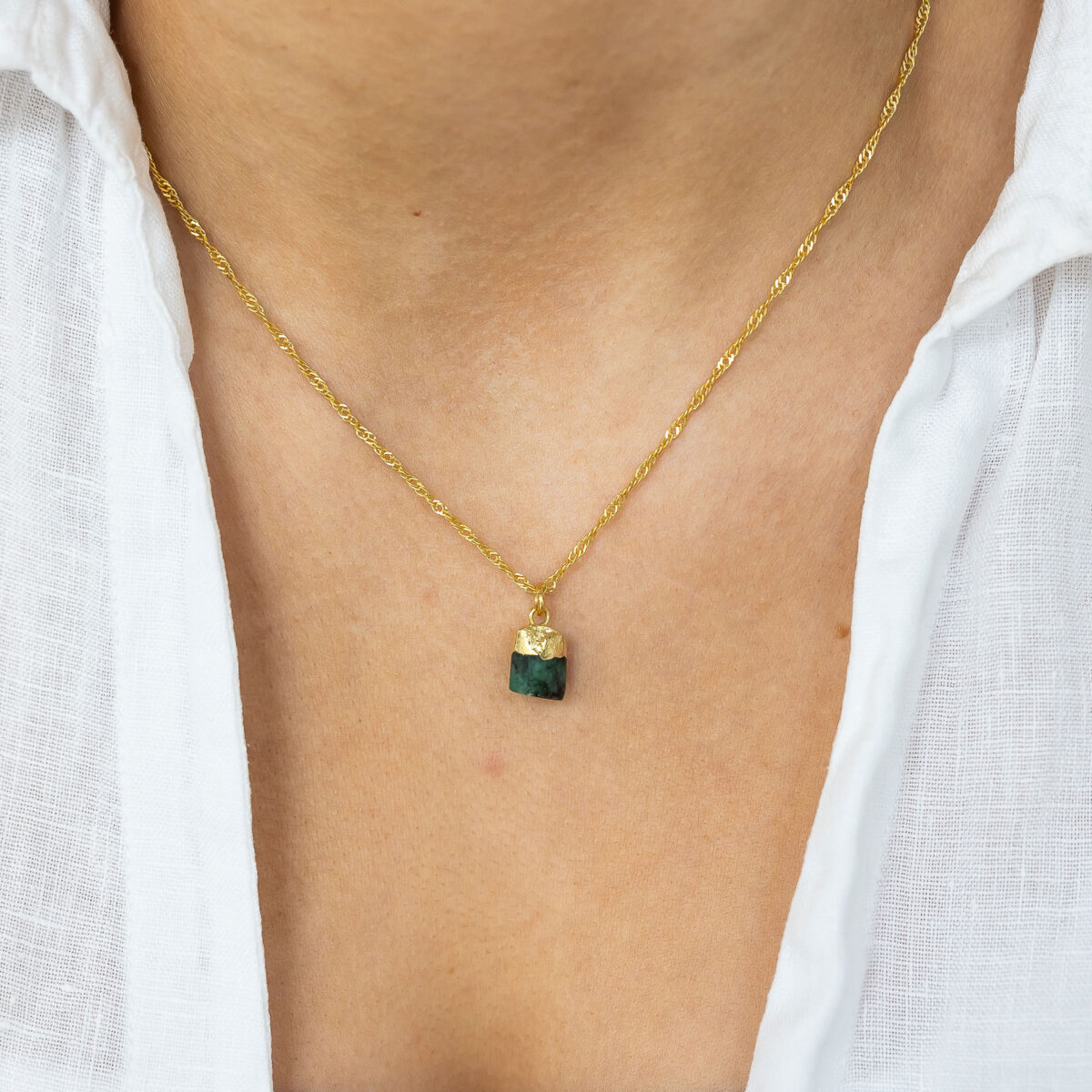 Natural emerald pendant necklace