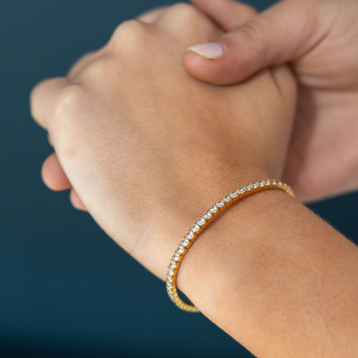 Gold-coloured stretch tennis bracelet