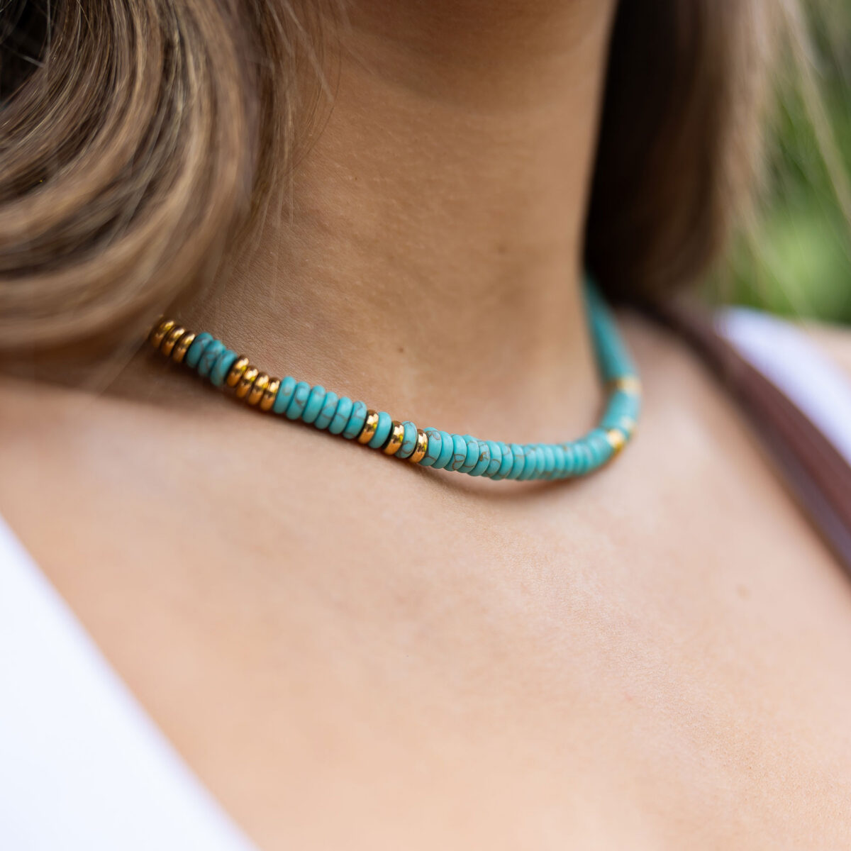 Turquoise bead necklace