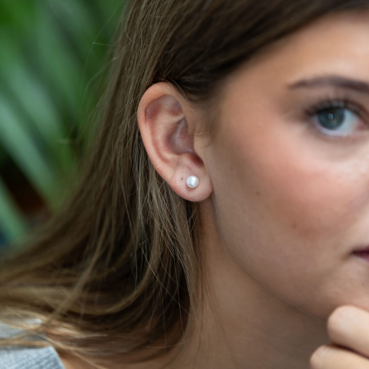 Classic pearl stud earrings