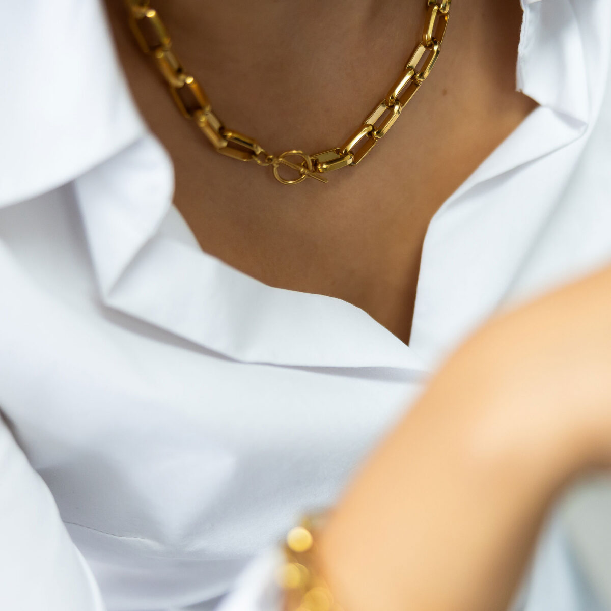 Statement link T-bar necklace