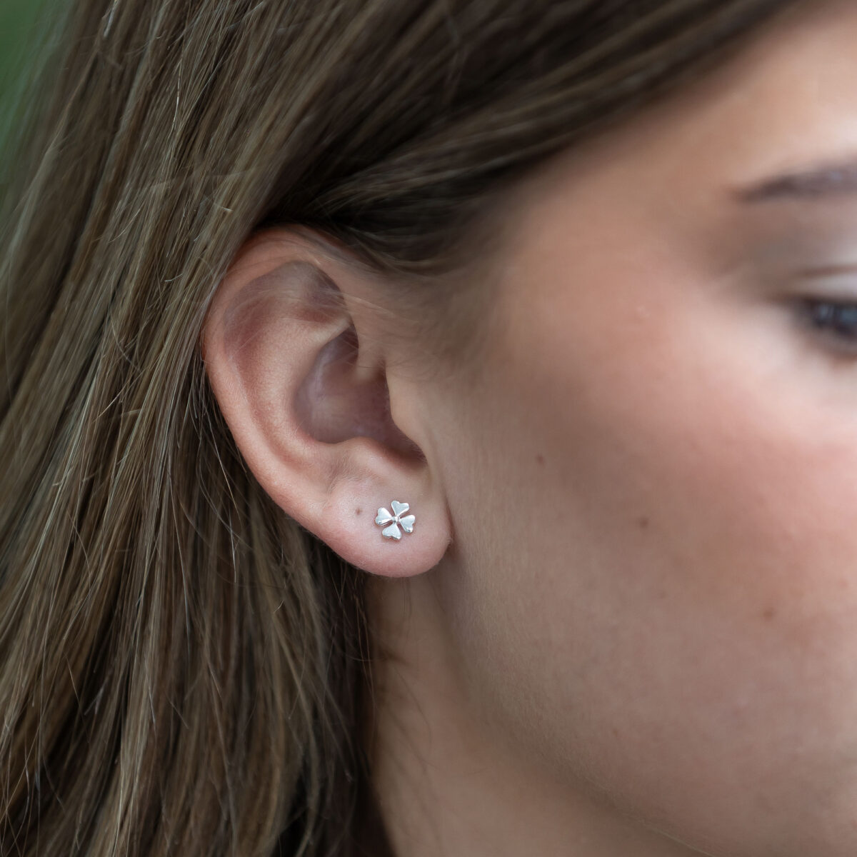 Petit four leaf clover stud earrings